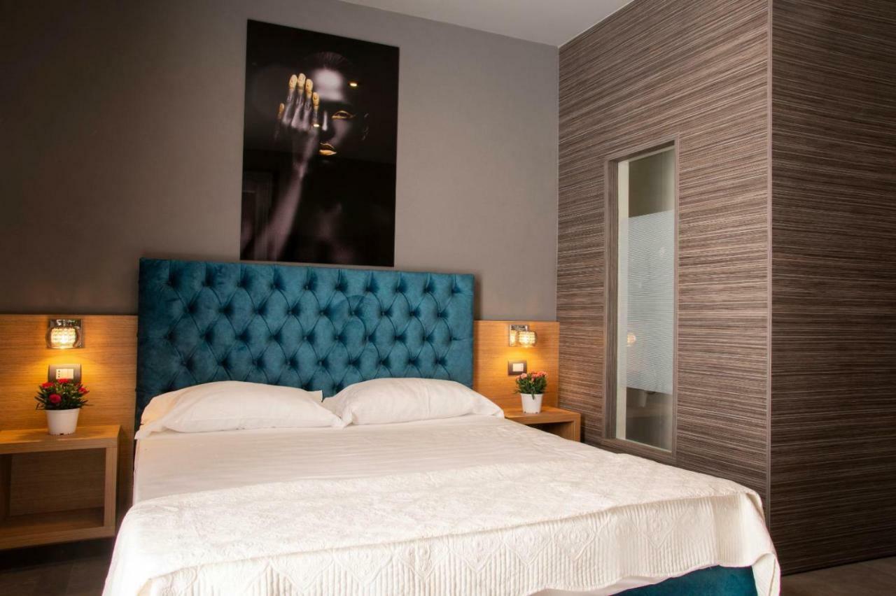 Umberto I° Suite & Spa Napoli Bagian luar foto